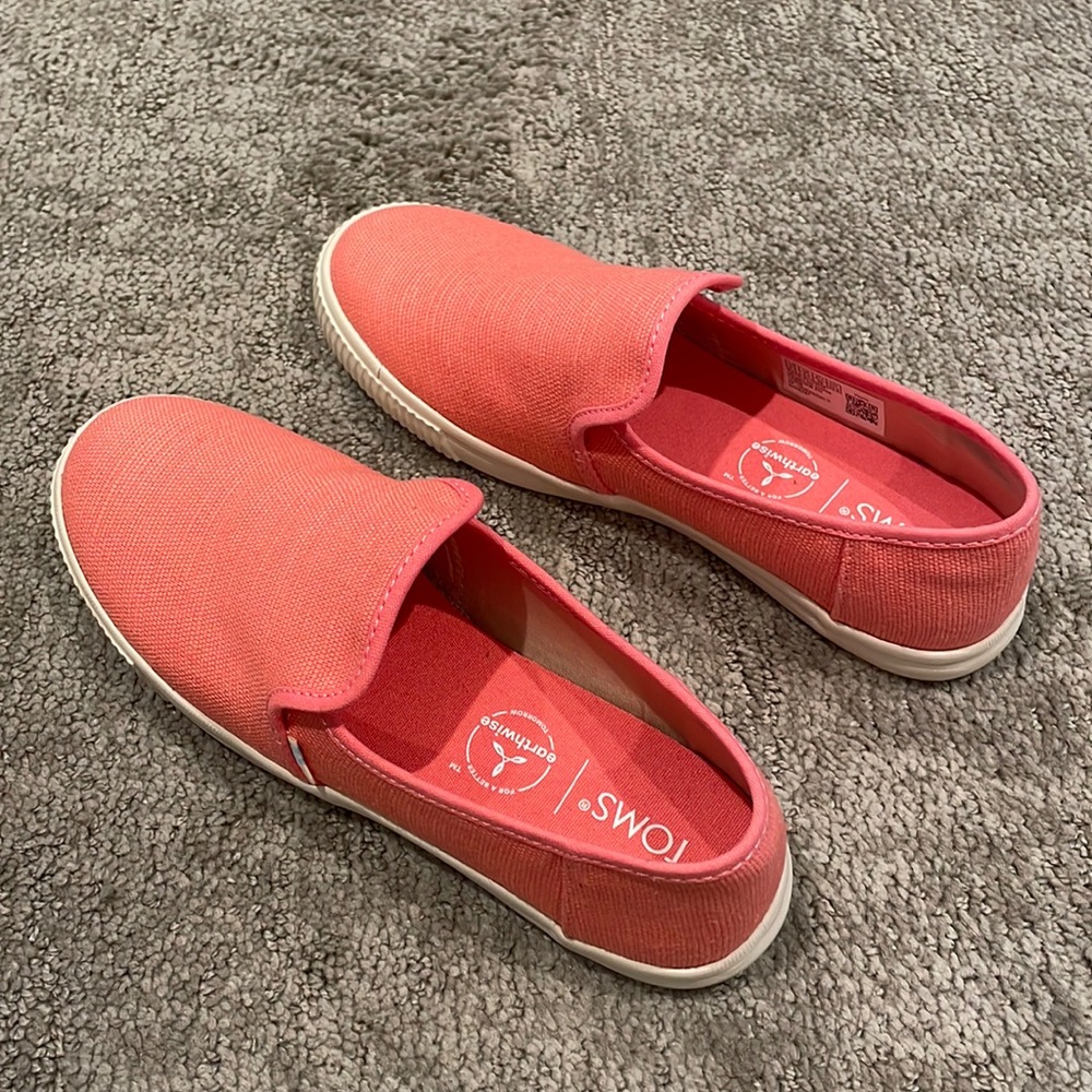 Toms Clemente Slip On - never worn outside